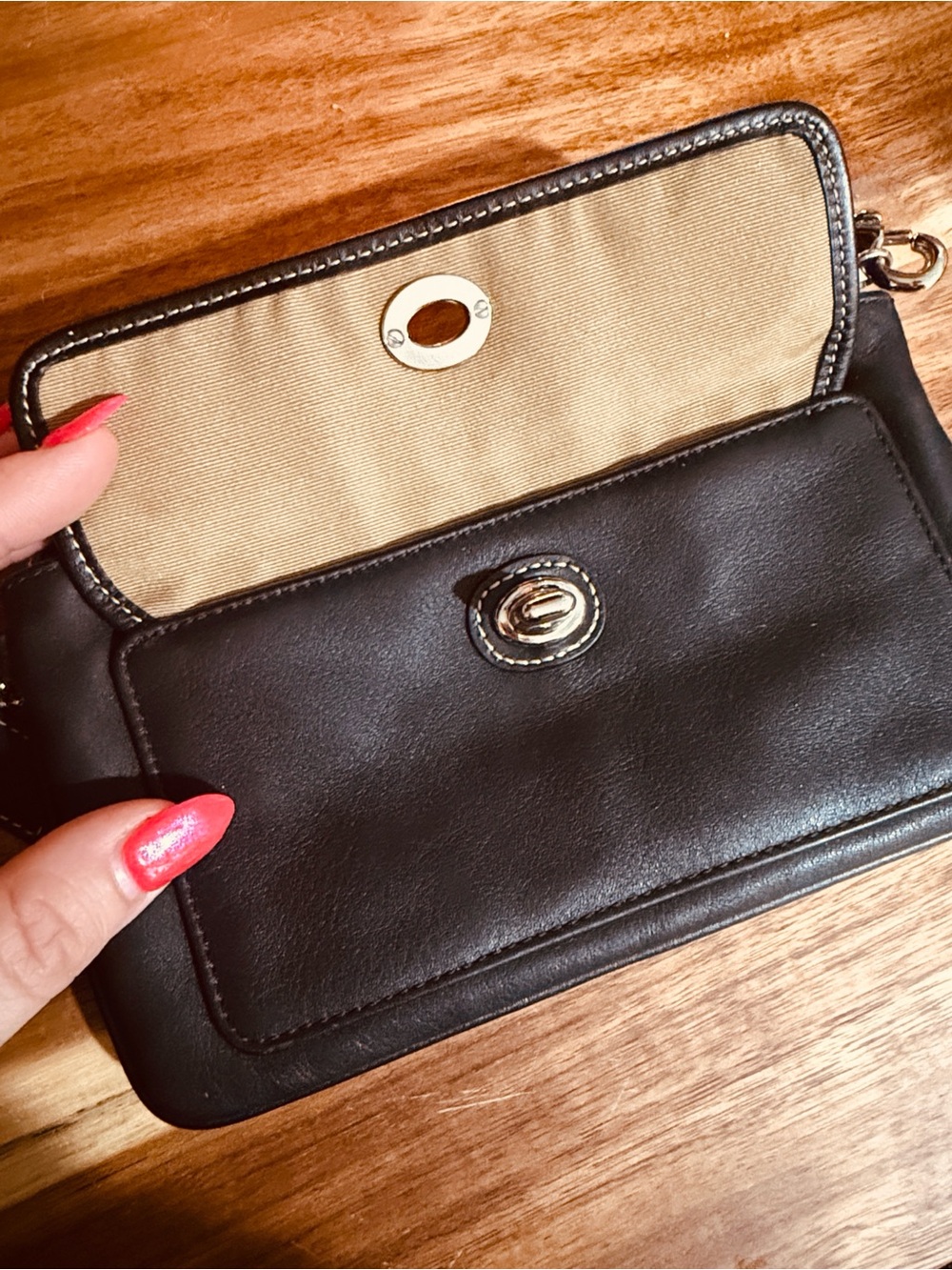 Coach Black Leather Wristlet Clutch - Classic Turnlock Closure - Picture 4 of 9